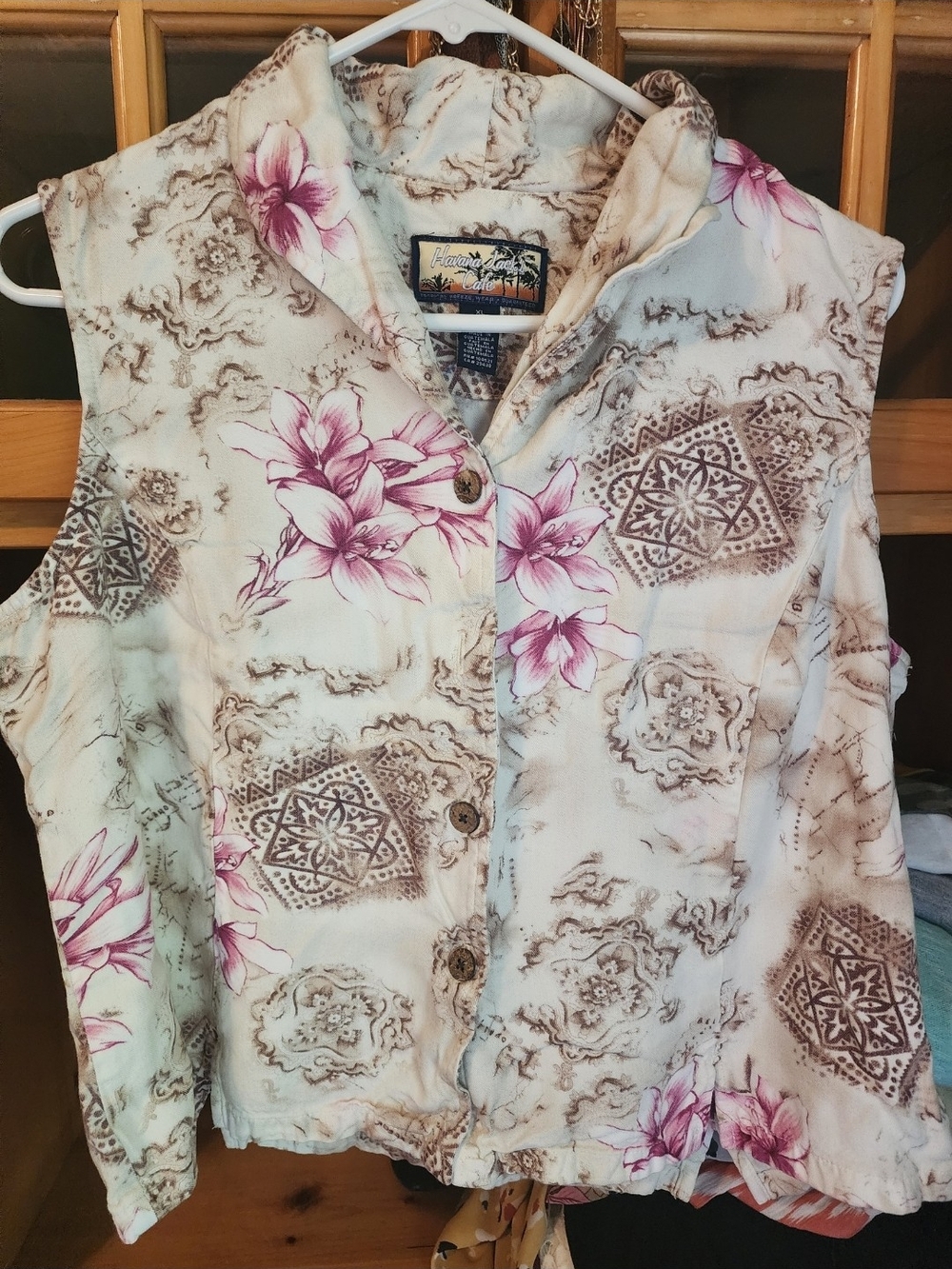 Sleeveless Floral Button-Front Top - Pink Floral on Cream